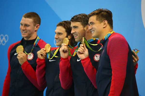 USA Men's 4x100m medley relay team Ryan Murphy (L), Cory Miller, Michael Phelps and Nathan Adrian celebrate victory at the Rio 2016 Olympic Games — Stock Photo, Image