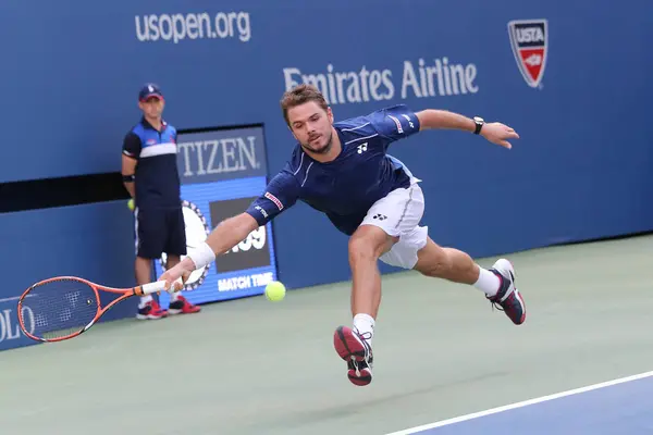 Eylem bize açık 2015 Ulusal Tenis merkezi New York'ta onun yuvarlak dört maç sırasında iki kez Grand Slam şampiyonu Stanislas Wawrinka, İsviçre — Stok fotoğraf