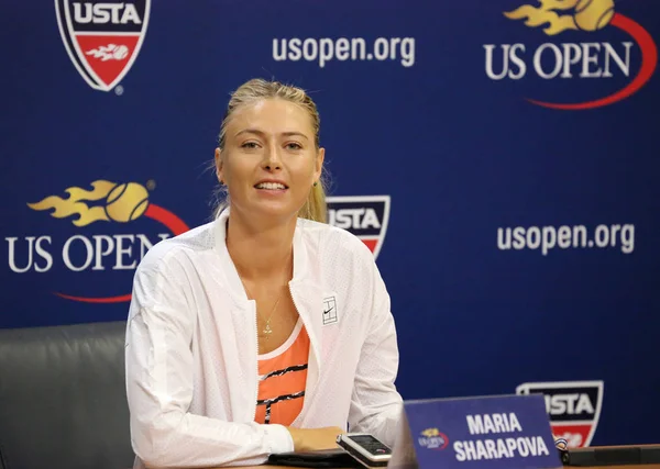 Cinco vezes Campeã do Grand Slam Maria Sharapova durante conferência de imprensa antes do US Open 2015 — Fotografia de Stock