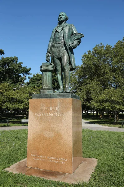 乔治 · 华盛顿雕像是由雕塑家由唐纳德 · 德傣文在法拉盛草原可乐娜公园大师梅森 — 图库照片