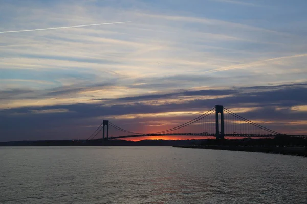 Ponte Verrazano al tramonto a New York — Foto Stock
