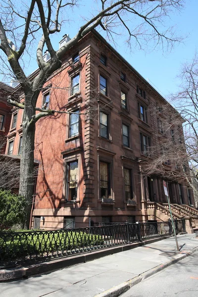 Brownstones de Nova York no bairro histórico de Brooklyn Heights . — Fotografia de Stock
