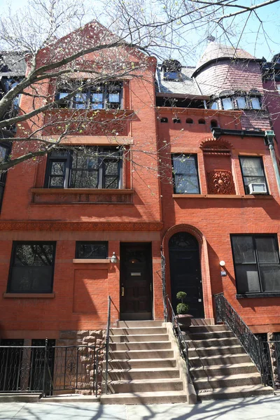 Brownstones New York City v historické čtvrti Brooklyn Heights. — Stock fotografie