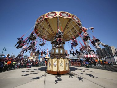  Lynn'in trapez salıncak atlıkarınca Coney Island Luna Park.