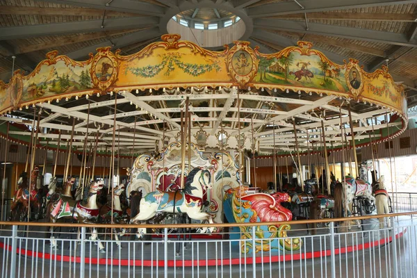 Horses on a traditional fairground B&B carousel at historic Coney Island Boardwalk in Brooklyn — Stock Photo, Image
