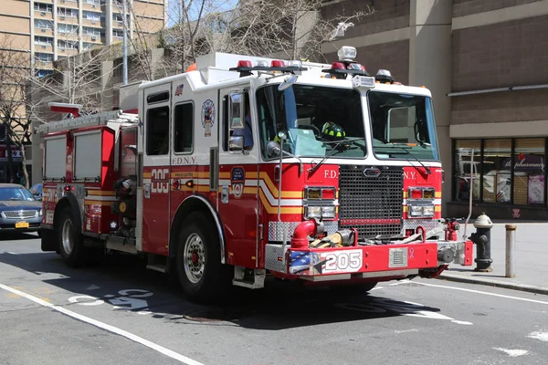 纽约消防局引擎公司在布鲁克林高地在布鲁克林 205 — 图库照片