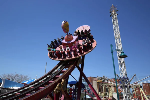 Elektro-Spin-Ride im Luna Park auf der Coney Island — Stockfoto