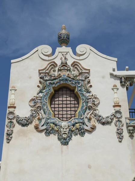 The colorful exterior terra cotta ornamentation on the historic Childs Restaurants building — Stock Photo, Image