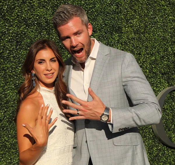 American real estate salesperson and reality television star Ryan Serhant (R) and Emilia Bechrakis attend US Open 2016 opening ceremony — Stock Photo, Image