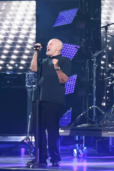 El legendario cantante Phil Collins abre el US Open 2016 interpretando su legendario éxito "In the Air Tonight " —  Fotos de Stock