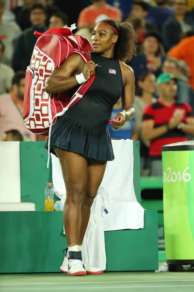 Olimpiyat Şampiyonu Serena Williams iki maç Rio 2016 Olimpiyat Oyunları tek bayanlar yuvarlak sonra Amerika Birleşik Devletleri — Stok fotoğraf