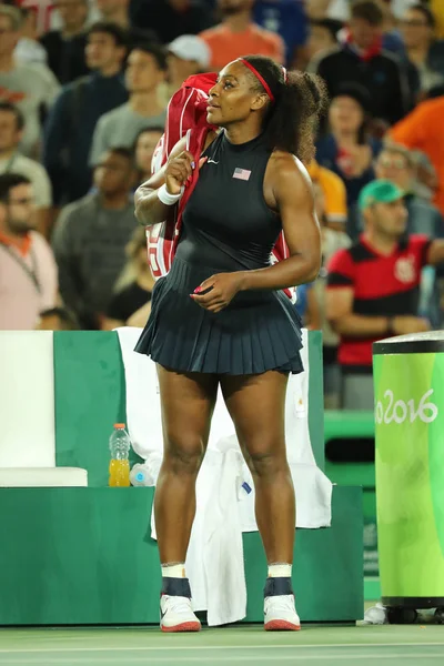 Олимпийская чемпионка США Серена Уильямс после женского одиночного раунда второго матча Олимпийских игр в Рио-2016 — стоковое фото