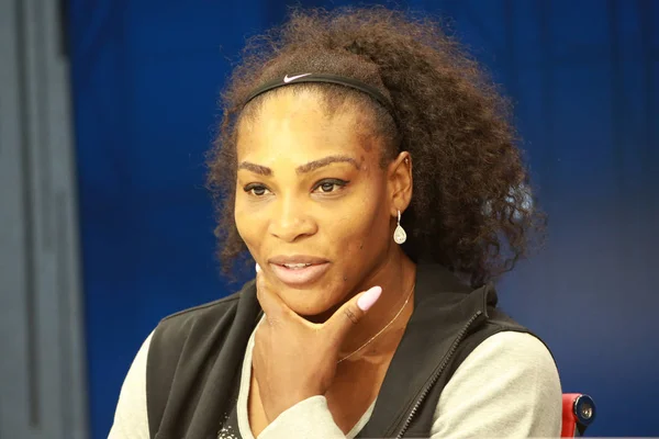 Vinte e duas vezes campeã do Grand Slam Serena Williams dos Estados Unidos durante conferência de imprensa no Billie Jean King National Tennis Center durante o US Open 2016 — Fotografia de Stock