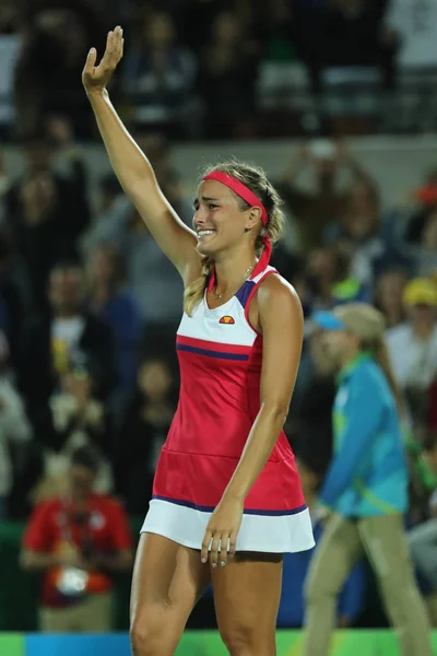 Mistrz olimpijski Monica Puig z Puerto Rico świętuje zwycięstwo po finał tenisa kobiet w Rio 2016 Igrzysk Olimpijskich w olimpijskim centrum tenisowe — Zdjęcie stockowe