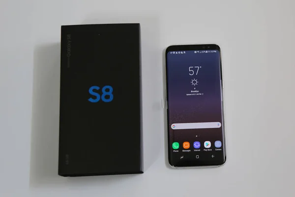Samsung yeni telefonu Galaxy S8 şimdi ön sipariş teslim edilmesini müşteriler