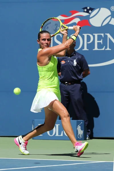 Professionele tennisspeelster Roberta Vinci van Italië in actie tijdens haar eerste ronde match tijdens ons Open 2016 — Stockfoto