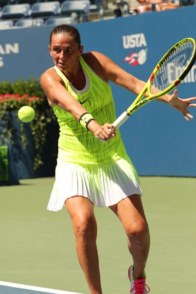 职业网球选手罗伯塔 · 芬奇意大利行动中她第一轮比赛在我们打开 2016 — 图库照片