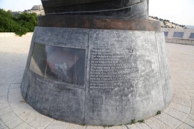 Üzerinden düşmüş Tek Kişilik metal artıkları Eylül burada 11 yaşam Memorial Plaza Kudüs'te kule..