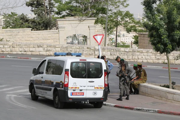 Izraelski policjantów zapewniają bezpieczeństwo starego miasta w Jerozolimie. — Zdjęcie stockowe