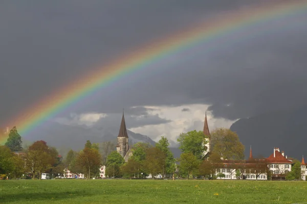 彩虹在瑞士因特拉肯市 — 图库照片