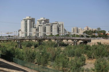 Köprü ve bira Sheba, İsrail modern binalarda borular