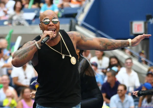Il rapper, cantante e cantautore americano Flo Rida partecipa all'Arthur Ashe Kids Day 2016 — Foto Stock
