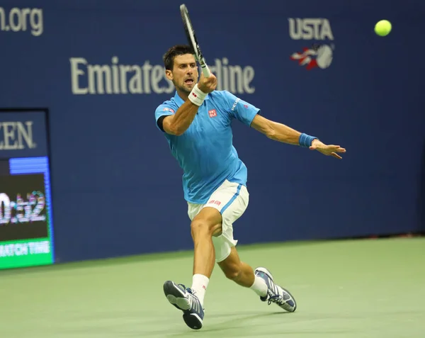 Dua belas kali juara Grand Slam Novak Djokovic dari Serbia beraksi selama pertandingan perempat final di AS Terbuka 2016 — Stok Foto