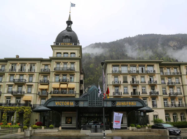 Historische Victoria Jungfrau Grand Hotel and Spa in Interlaken, Zwitserland. — Stockfoto