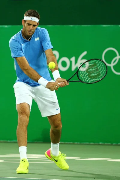 Campeón del Grand Slam Juan Martin Del Porto de Argentina en acción durante cuartos de final individuales masculinos de los Juegos Olímpicos de Río 2016 — Foto de Stock