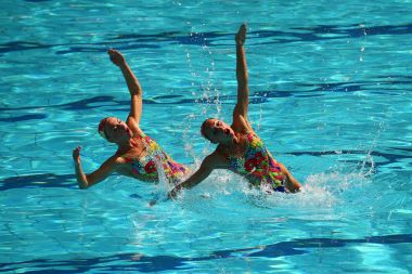 Lolita Ananasova ve Anna Voloshyna Ukrayna'nın senkronize yüzme duets ücretsiz rutin başlangıç Rio 2016 Olimpiyat Oyunları sırasında rekabet 