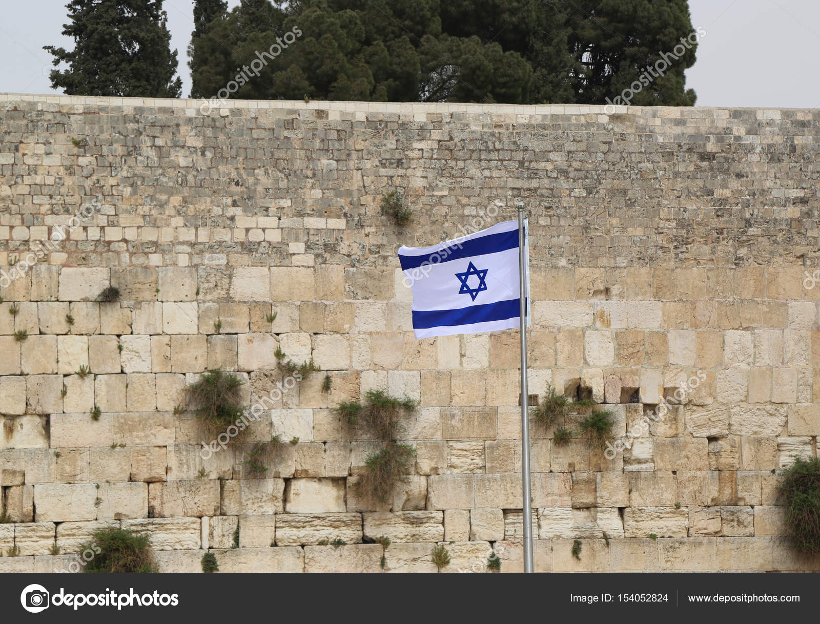Israeli Flag In Front Of The Western Wall In The Old City Of Jerusalem Stock Photo Image By C Zhukovsky 154052824