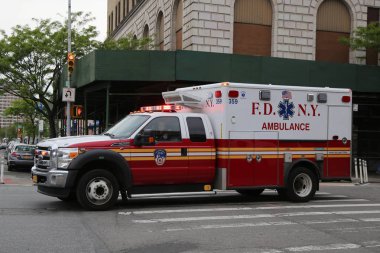 Brooklyn'de FDNY ambulans