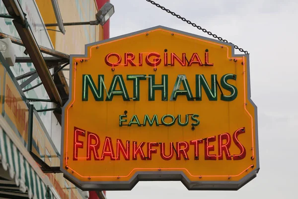 Firma original del restaurante de Nathan en Coney Island, Nueva York — Foto de Stock