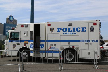 New York polisi bomba ekibi filo hafta 2017 yılında New York sırasında Brooklyn Cruise Terminal güvenlik sağlar