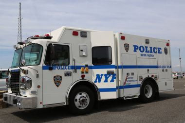 New York polisi bomba ekibi filo hafta 2017 yılında New York sırasında Brooklyn Cruise Terminal güvenlik sağlar