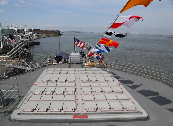 Verticale lancering systeem voor Tomahawkraketten op Ticonderoga-klasse kruiser — Stockfoto