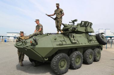 Bizi deniz ışık üzerinde zırhlı keşif aracı (Lav-25) 