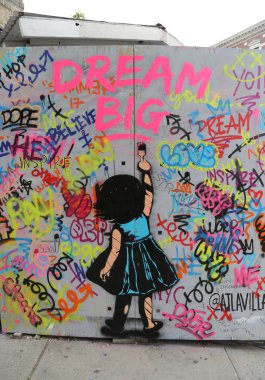 Yeni sokak sanatı cazibe Prospect Park Brooklyn'de Tepedibi duvarlara duvar sanat 