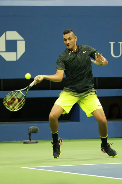 プロのテニス プレーヤー オーストラリアのニック Kyrgios 私たちオープン 2016 で彼のラウンドの 3 試合中にアクションで — ストック写真