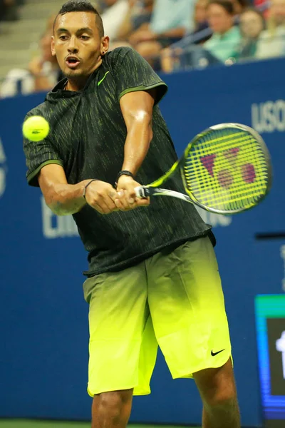 El tenista profesional Nick Kyrgios de Australia en acción durante su tercer partido en el US Open 2016 — Foto de Stock