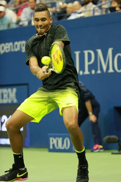 Profesionální tenisový hráč Nick Kyrgios Austrálie v akci během jeho kulaté 3 zápas na nás Open 2016 — Stock fotografie