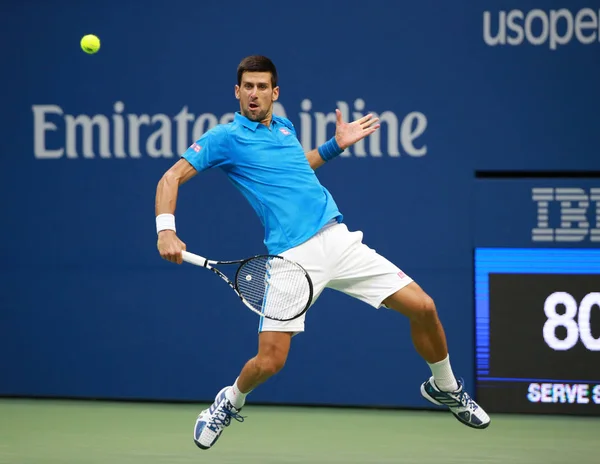 Campeão do Grand Slam Novak Djokovic da Sérvia em ação durante sua última partida no US Open 2016 — Fotografia de Stock