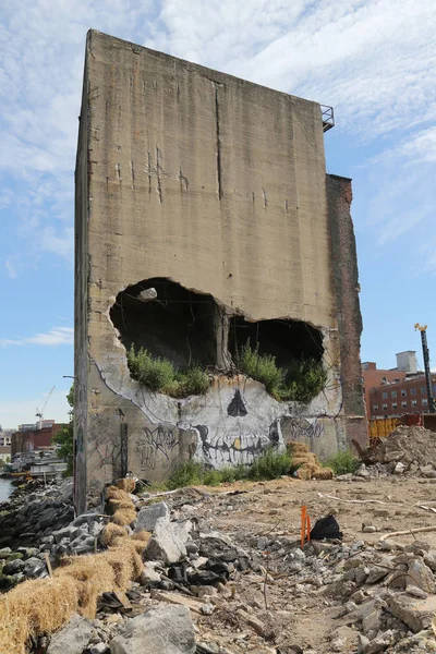 Edificio abandonado en Greenpoint, Brooklyn —  Fotos de Stock