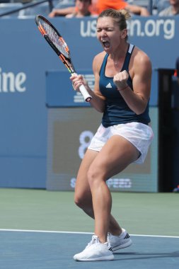 Bize açık 2016 yuvarlak onun dört maç sonra profesyonel tenisçi Simona Halep Romanya'nın zafer kutluyor