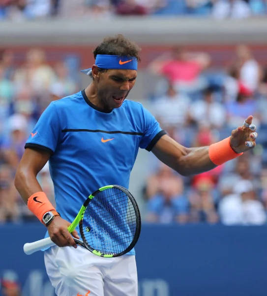 El campeón de Grand Slam Rafael Nadal de España en acción durante su partido de la ronda 3 del US Open 2016 —  Fotos de Stock