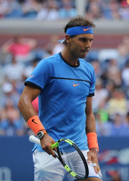 El campeón de Grand Slam Rafael Nadal de España en acción durante su partido de la ronda 3 del US Open 2016 — Foto de Stock