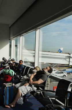 Saat 5'te John F Kennedy Havalimanı New York'ta JetBlue Terminal içinde