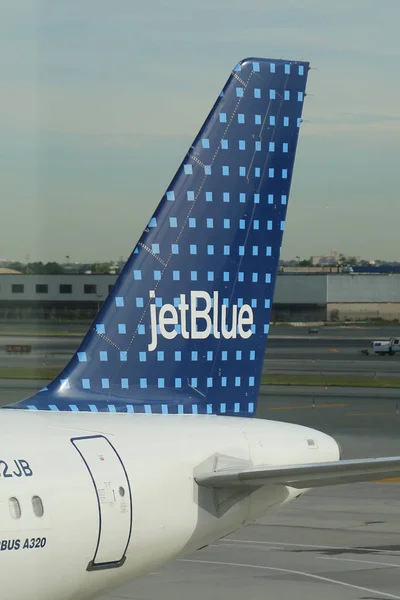 JetBlue Airbus A320 stippen-geïnspireerde ontwerp staartvin — Stockfoto