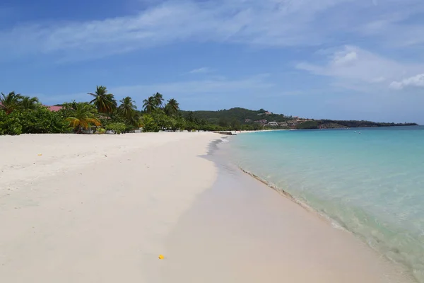 Słoneczny dzień na plaży Grand Anse w Grenadzie. — Zdjęcie stockowe