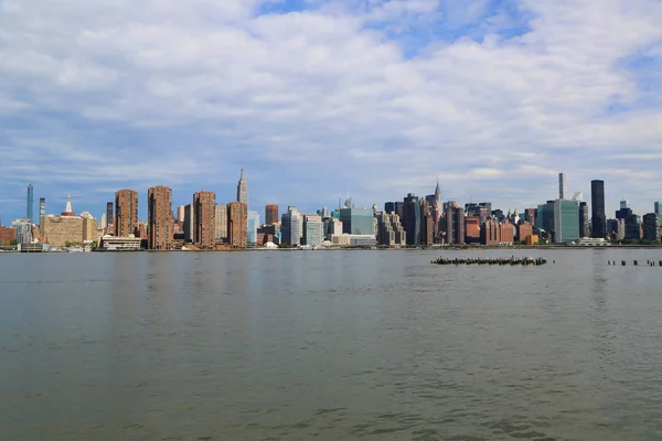 ミッドタウン マンハッタンのスカイラインのパノラマ — ストック写真
